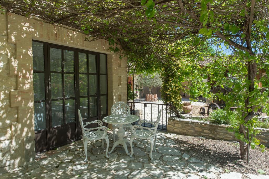 Gite Des Carmes And Spa Le Thor Εξωτερικό φωτογραφία